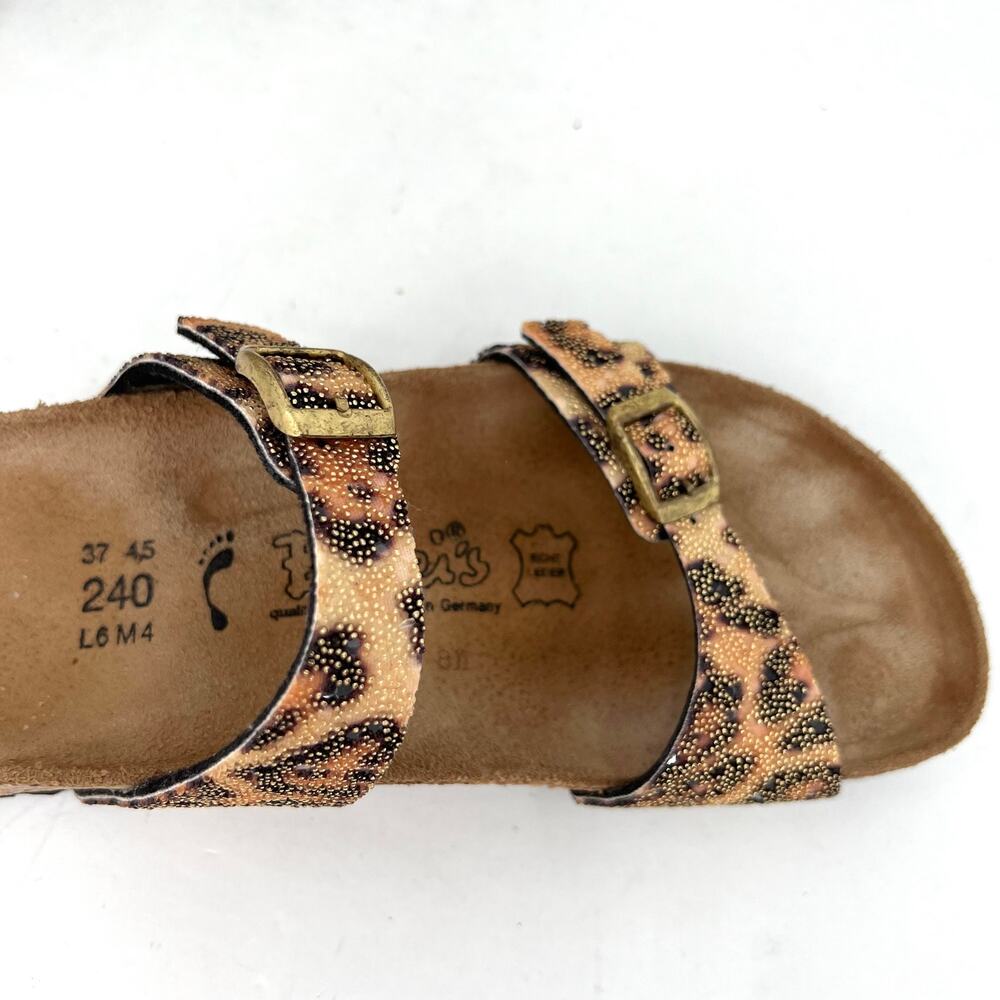 Birki's by Birkenstock Tahiti sandals feature a leopard print glitter finish - Picture 2 of 10